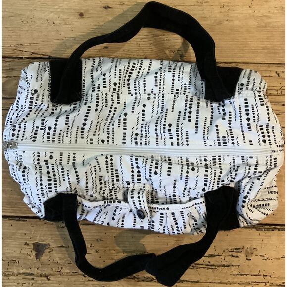 Volcom Black White Saddle bag - Picture 2 of 9